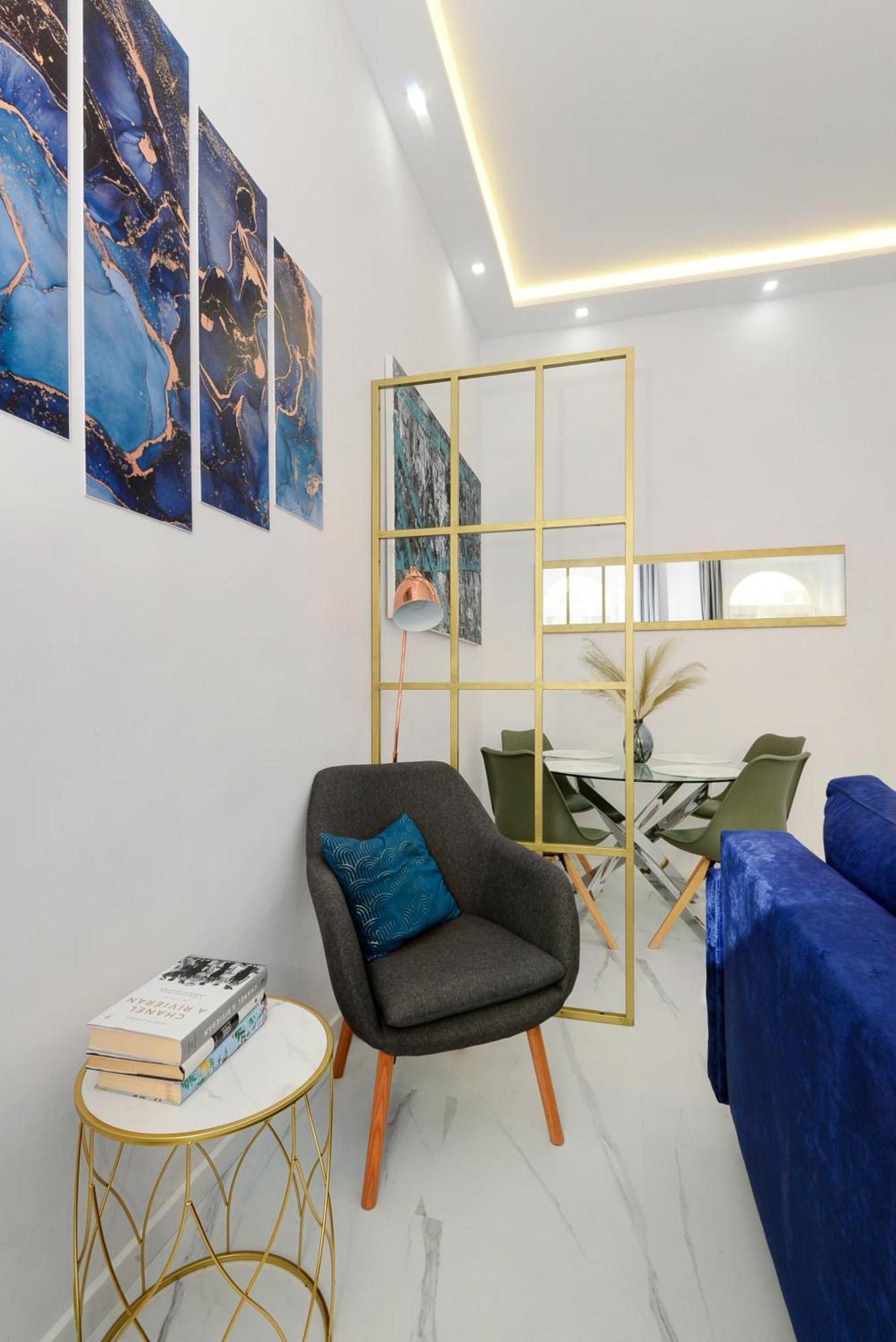 White & Gold Apartment Budapest Exterior photo