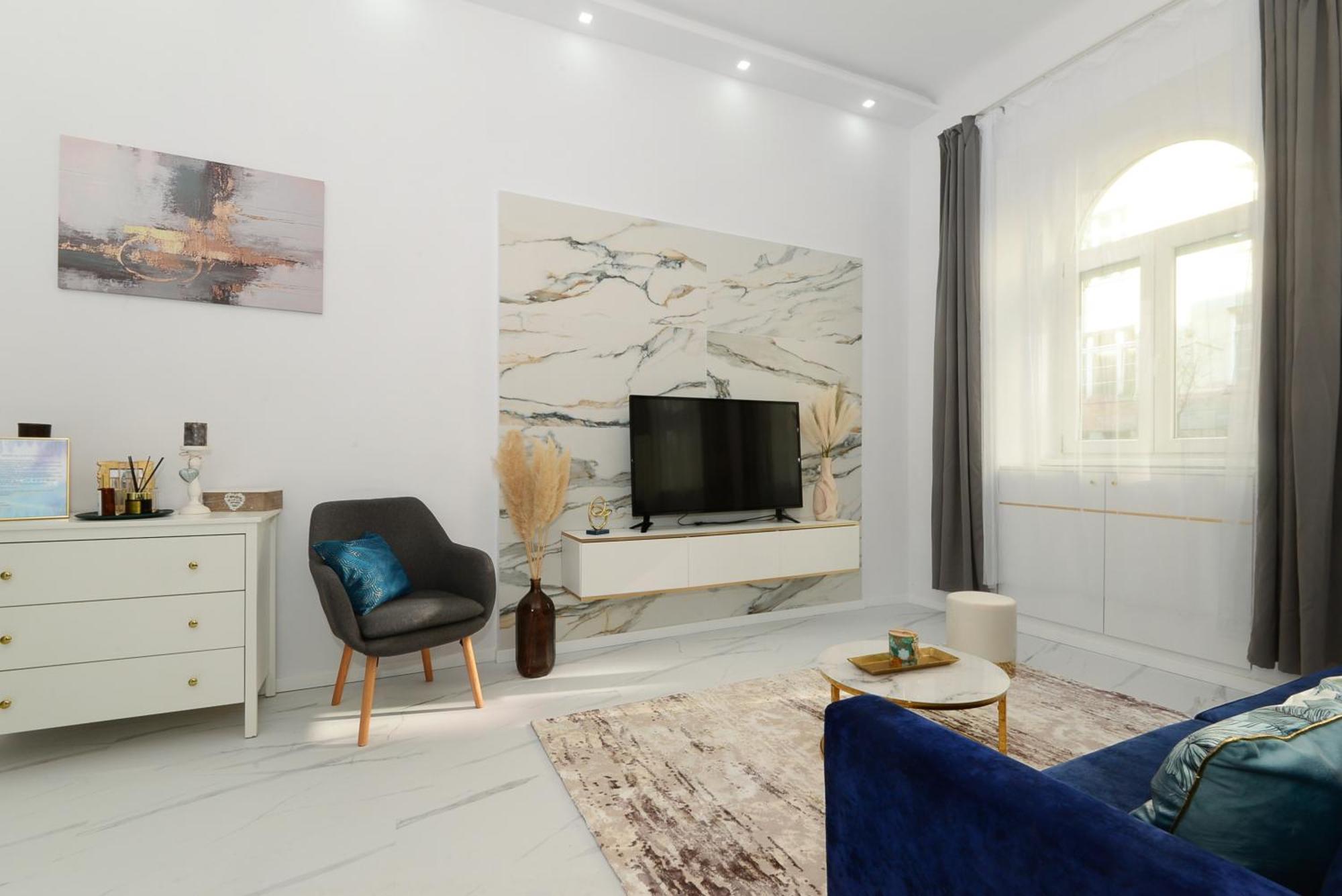 White & Gold Apartment Budapest Exterior photo